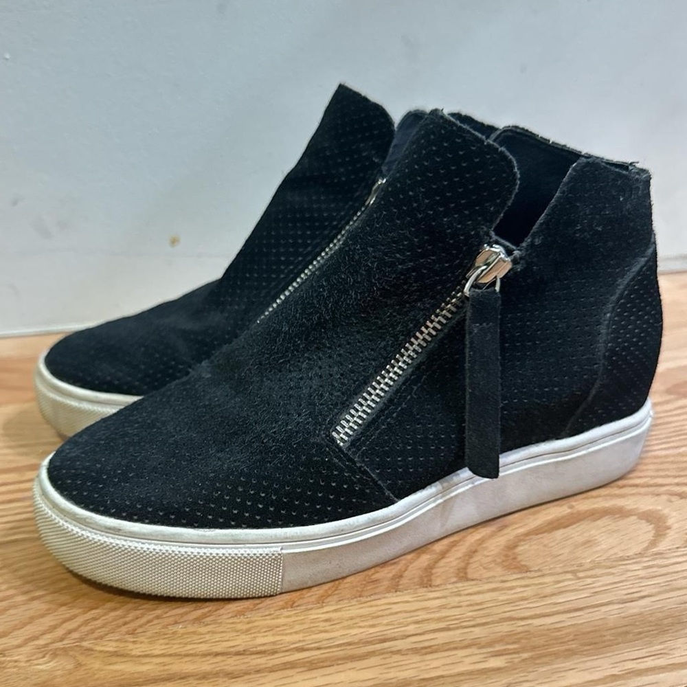 Steve Madden “Caliber” wedge sneaker
